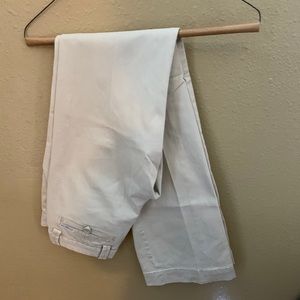 Bui Yah Kah khakis. Bin1